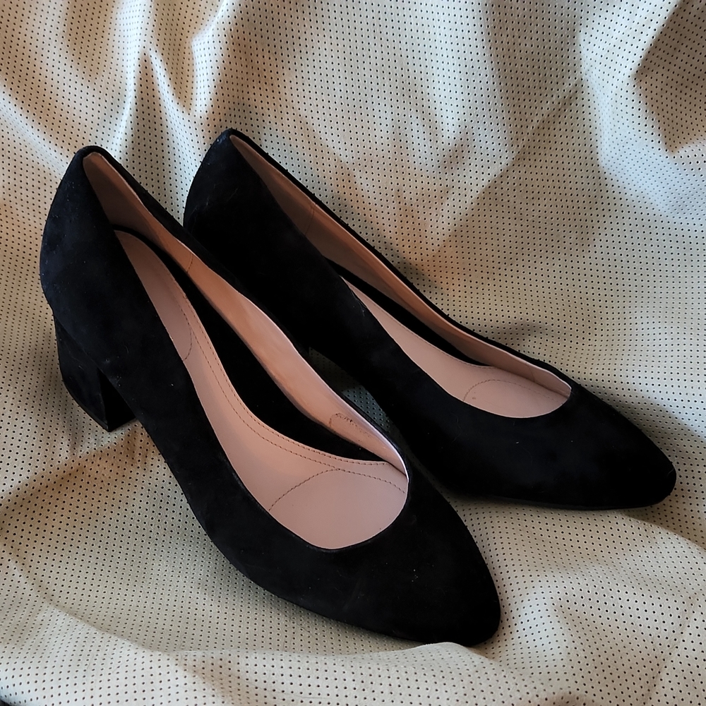 Taryn Rose Rochelle Thick Heel Suede Pump